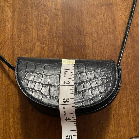 Black Faux Croc Embossed Saddle Handbag Purse - Picture 5 of 8